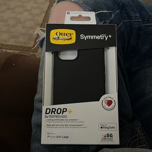 iPhone 12 or 13 symmetry + outter box phone case